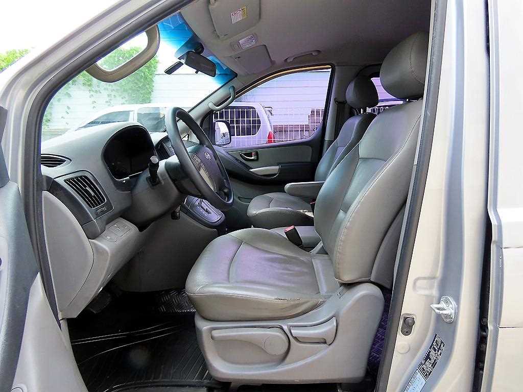 Hyundai Starex — photo 05