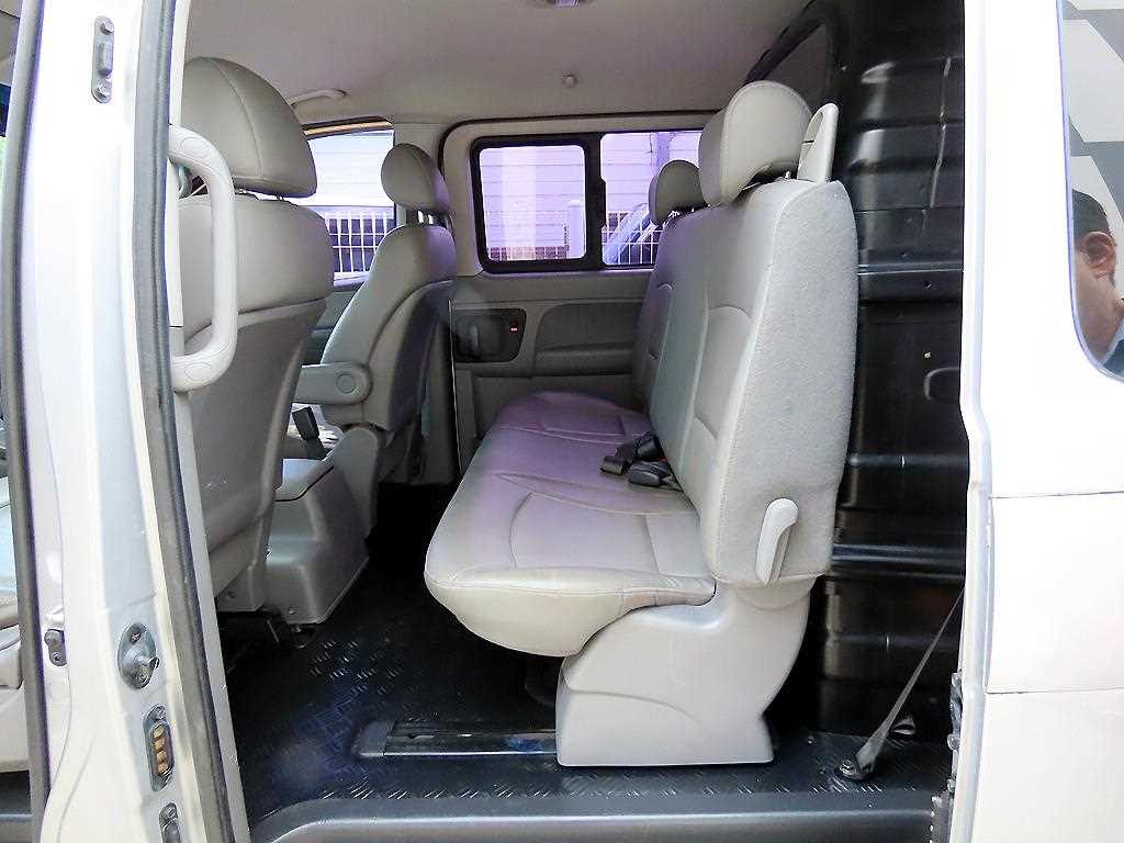Hyundai Starex — photo 06