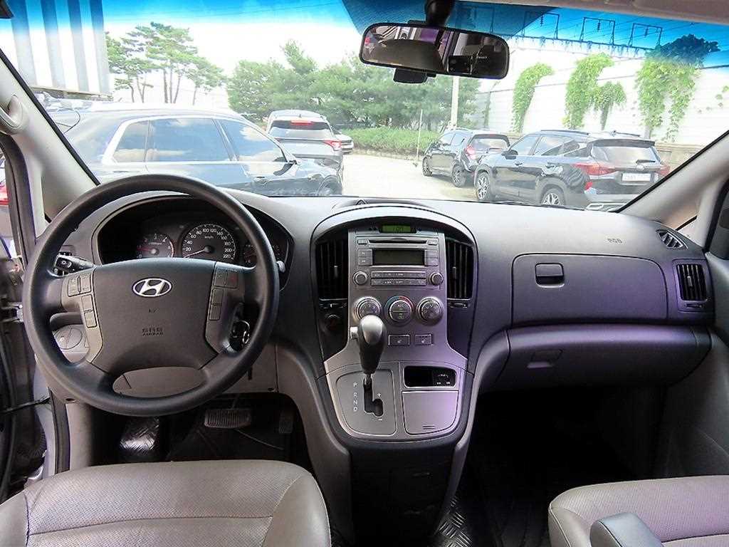 Hyundai Starex — photo 07