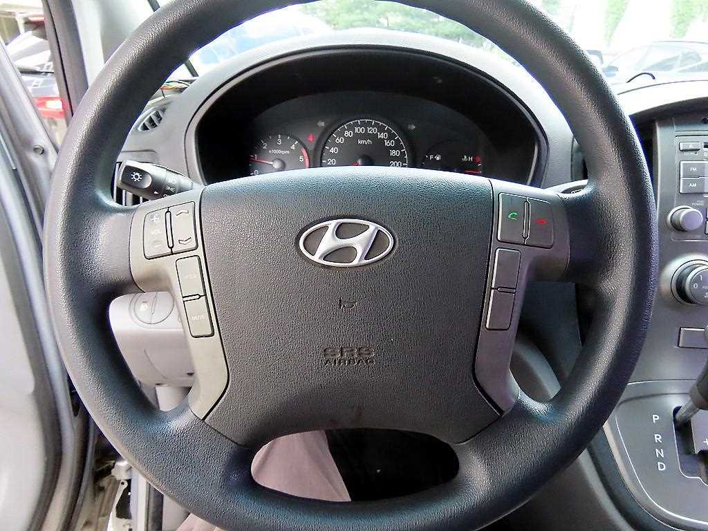 Hyundai Starex — photo 08