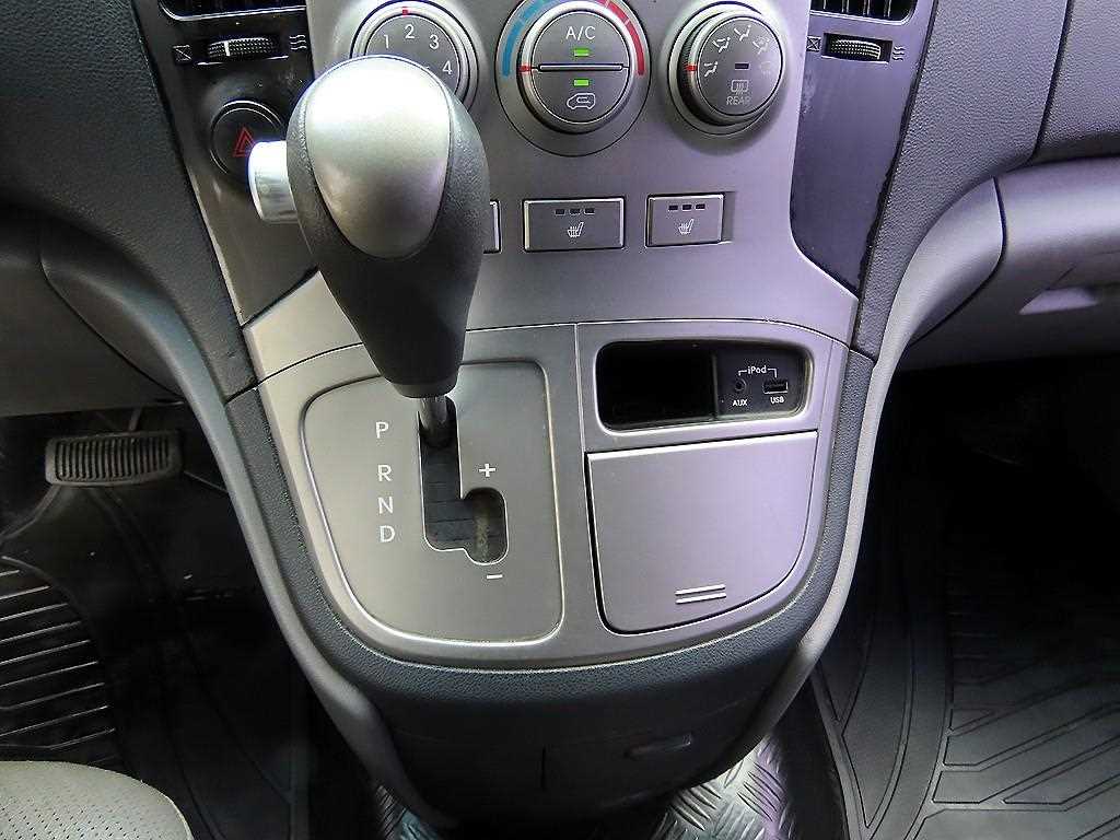 Hyundai Starex — photo 10