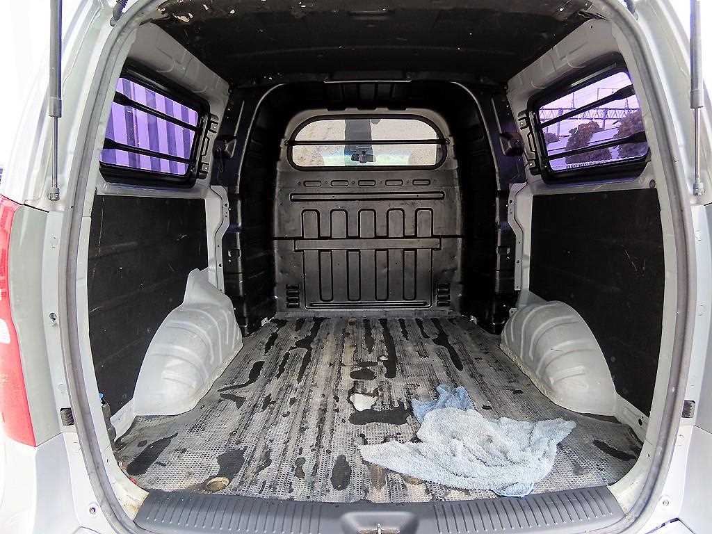 Hyundai Starex — photo 16