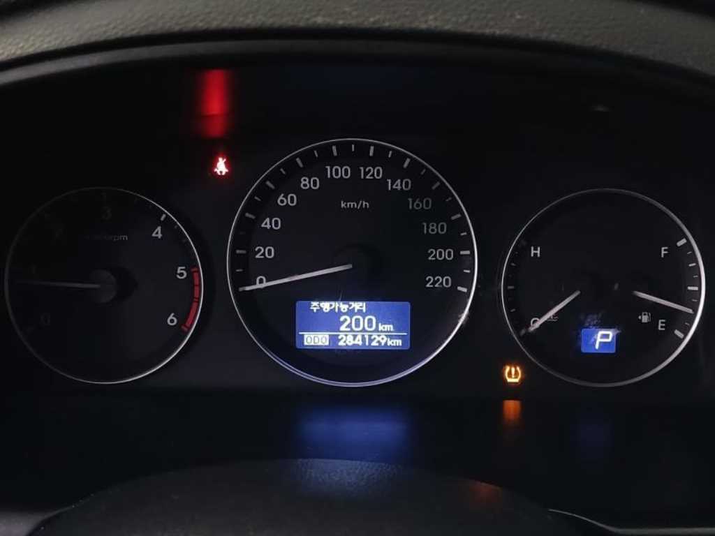 Hyundai Starex — photo 10