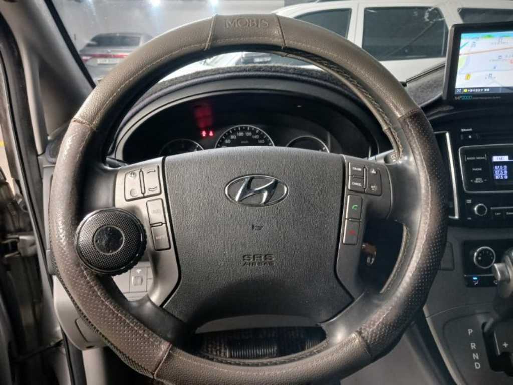 Hyundai Starex — photo 11