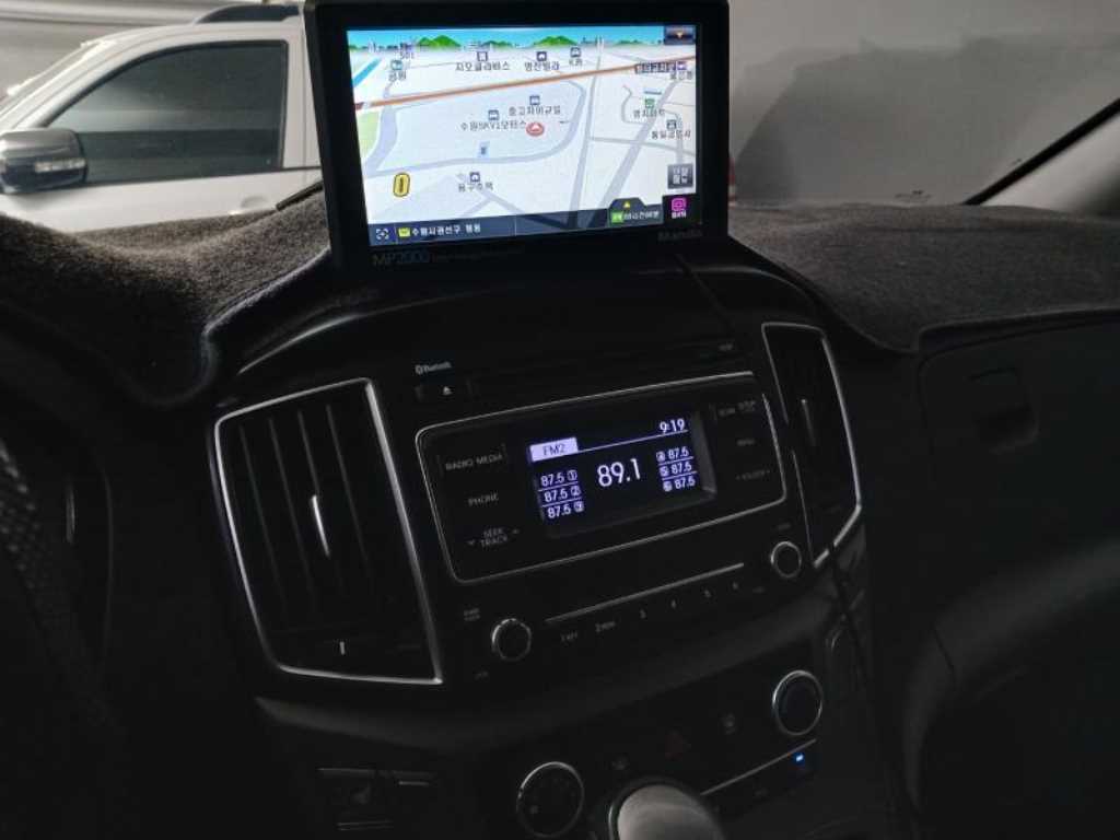 Hyundai Starex — photo 13