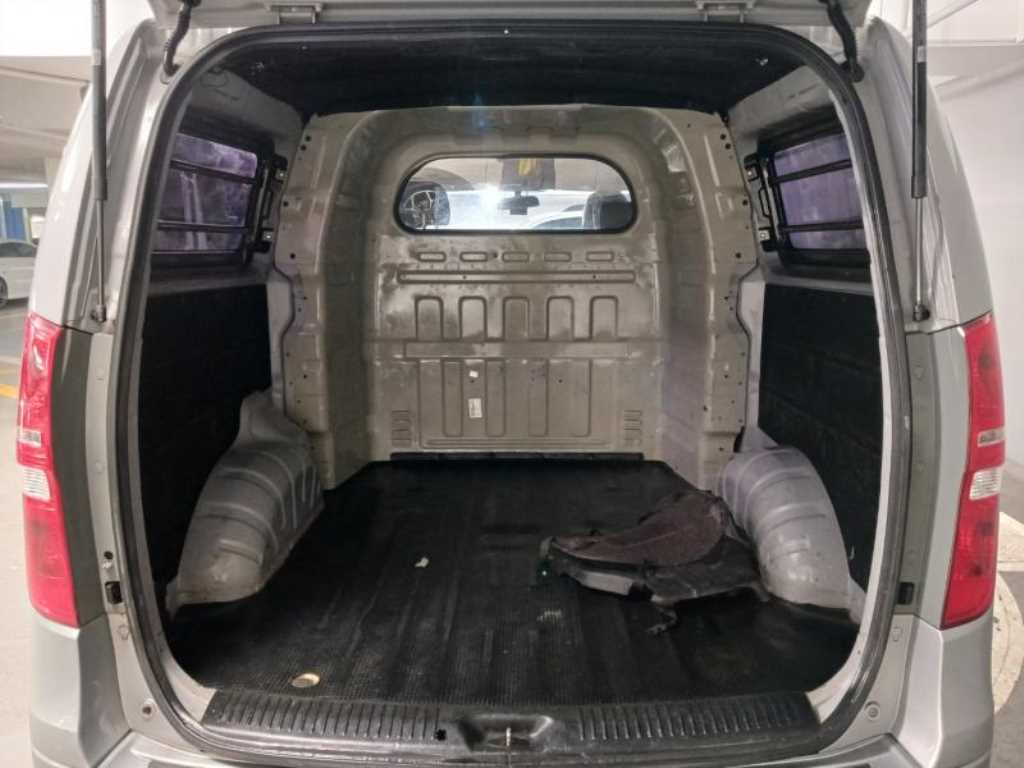 Hyundai Starex — photo 18