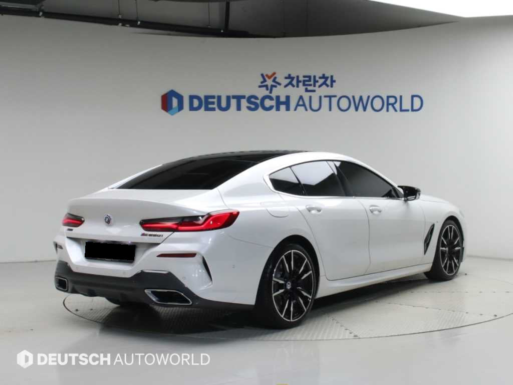 BMW 8-Series — photo 02