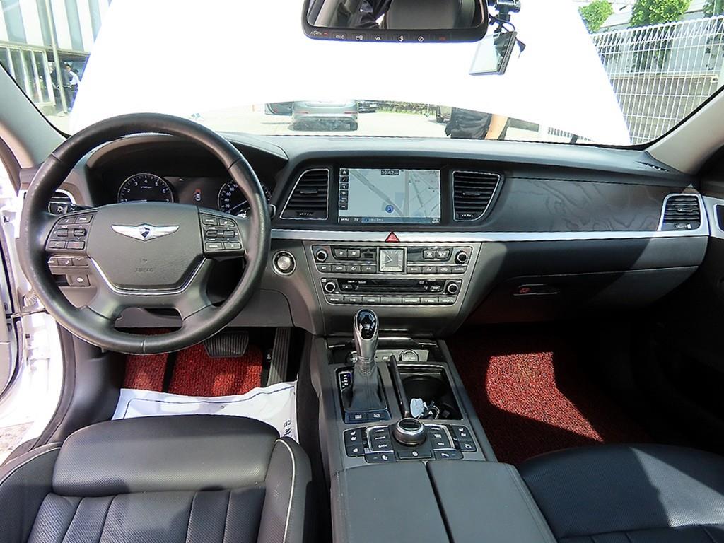 Hyundai Genesis — photo 07