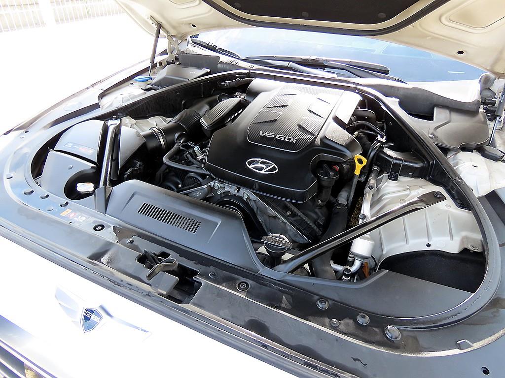Hyundai Genesis — photo 19