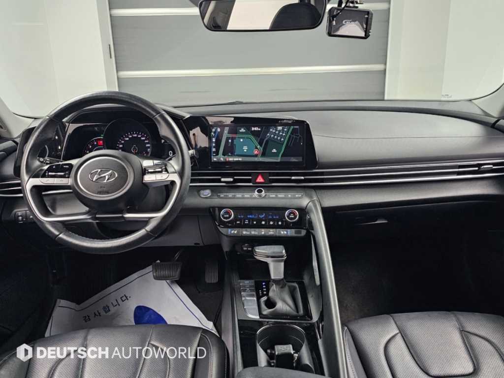 Hyundai Avante — photo 08