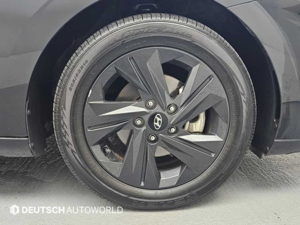 Hyundai Avante — photo 20