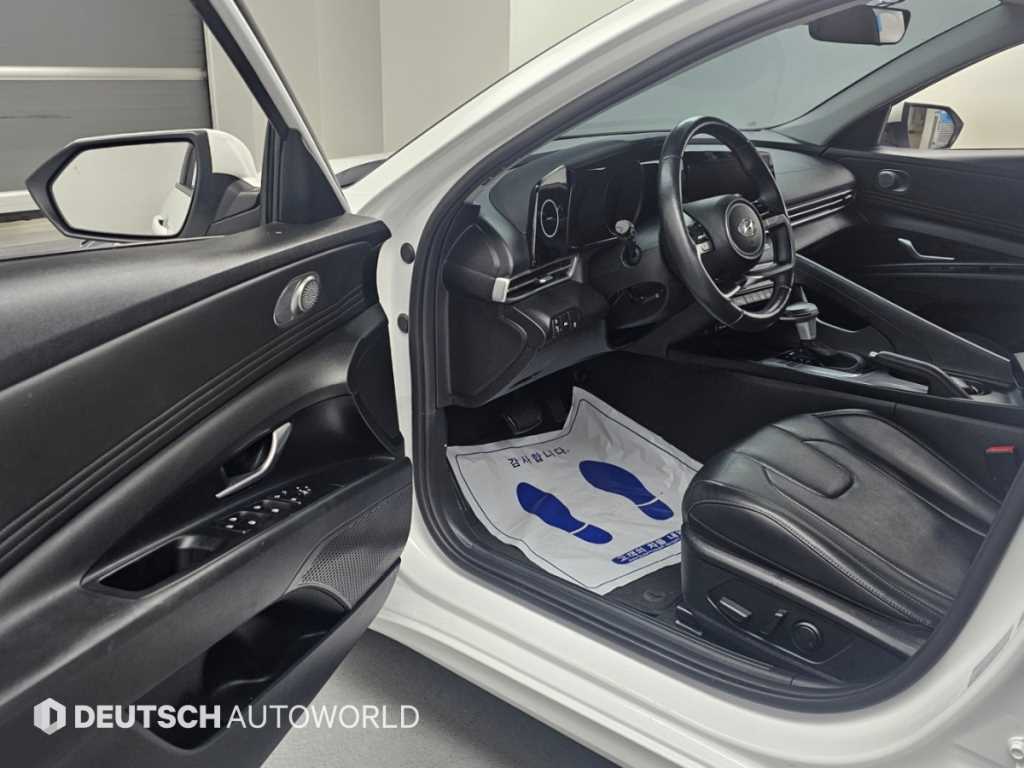 Hyundai Avante — photo 16