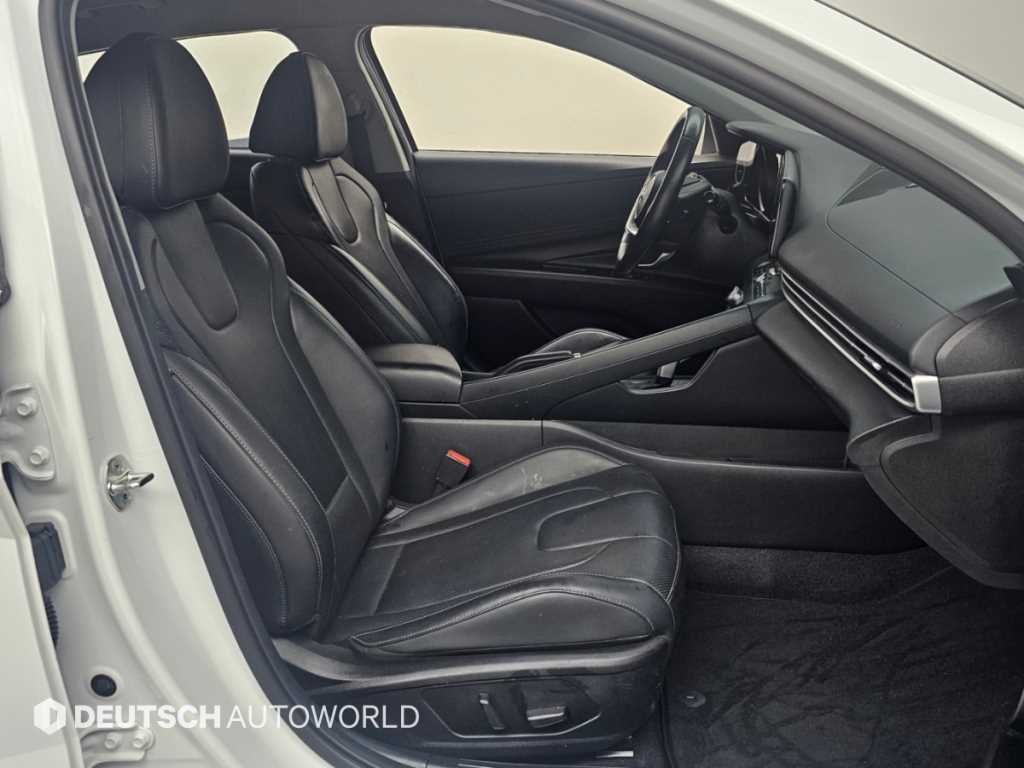 Hyundai Avante — photo 17
