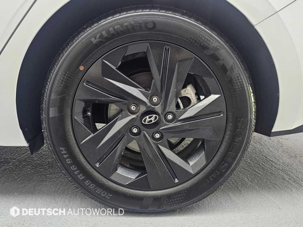 Hyundai Avante — photo 20