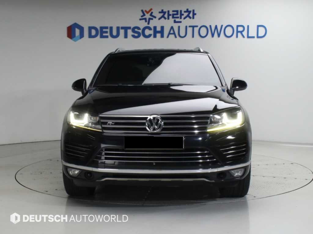 Volkswagen Touareg — photo 03