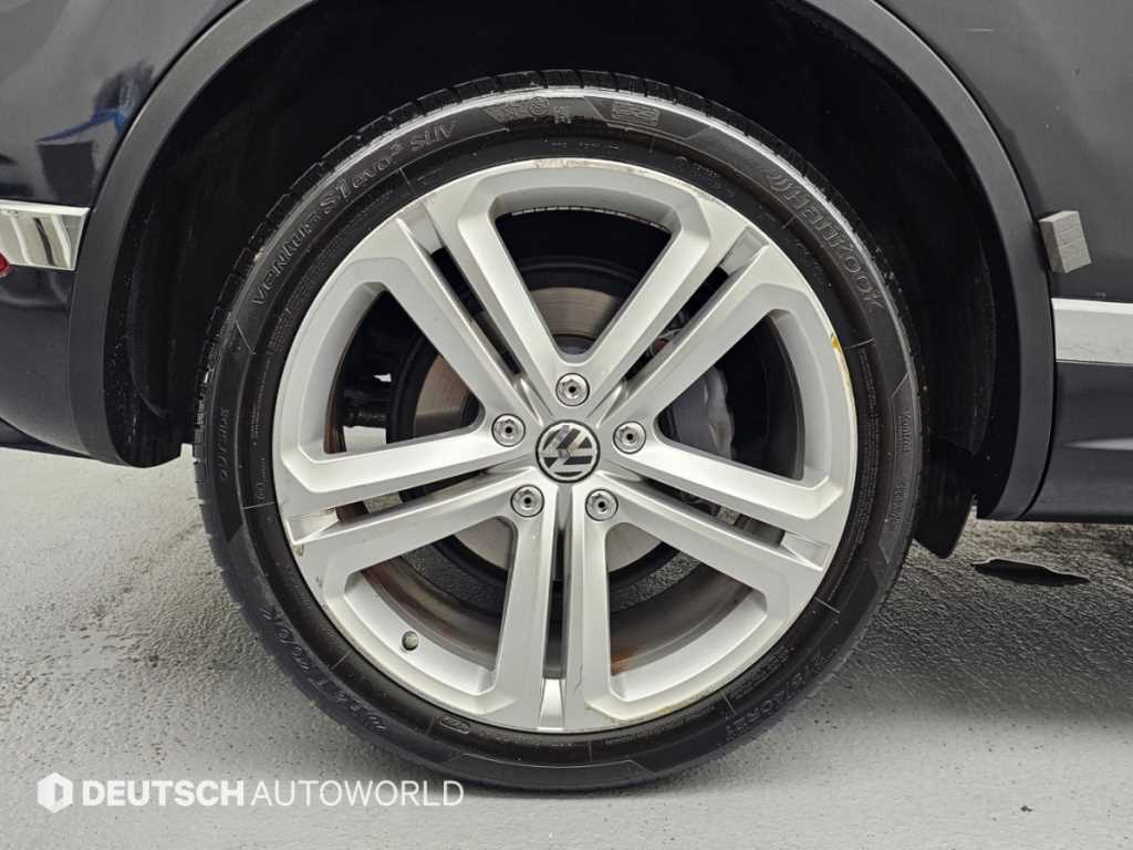 Volkswagen Touareg — photo 05