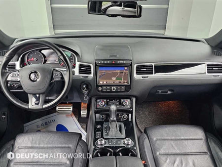 Volkswagen Touareg — photo 07