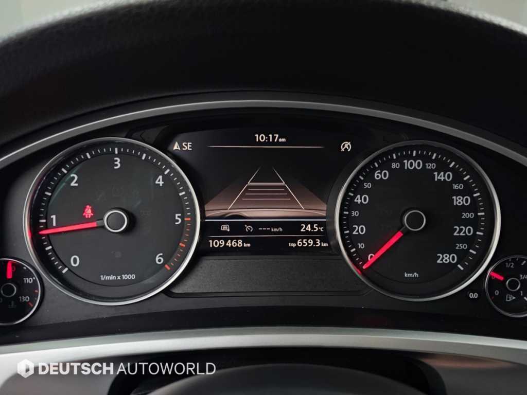 Volkswagen Touareg — photo 08