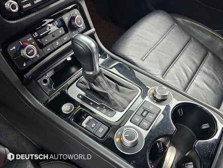 Volkswagen Touareg — photo 09