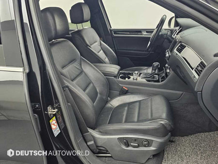 Volkswagen Touareg — photo 10