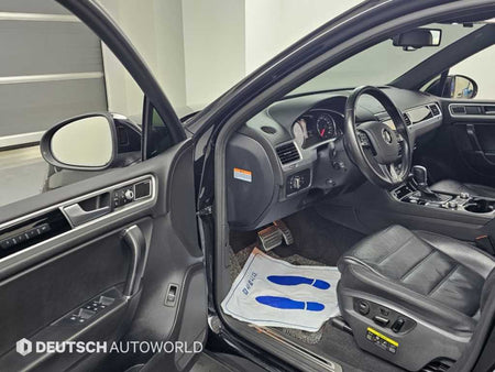 Volkswagen Touareg — photo 11
