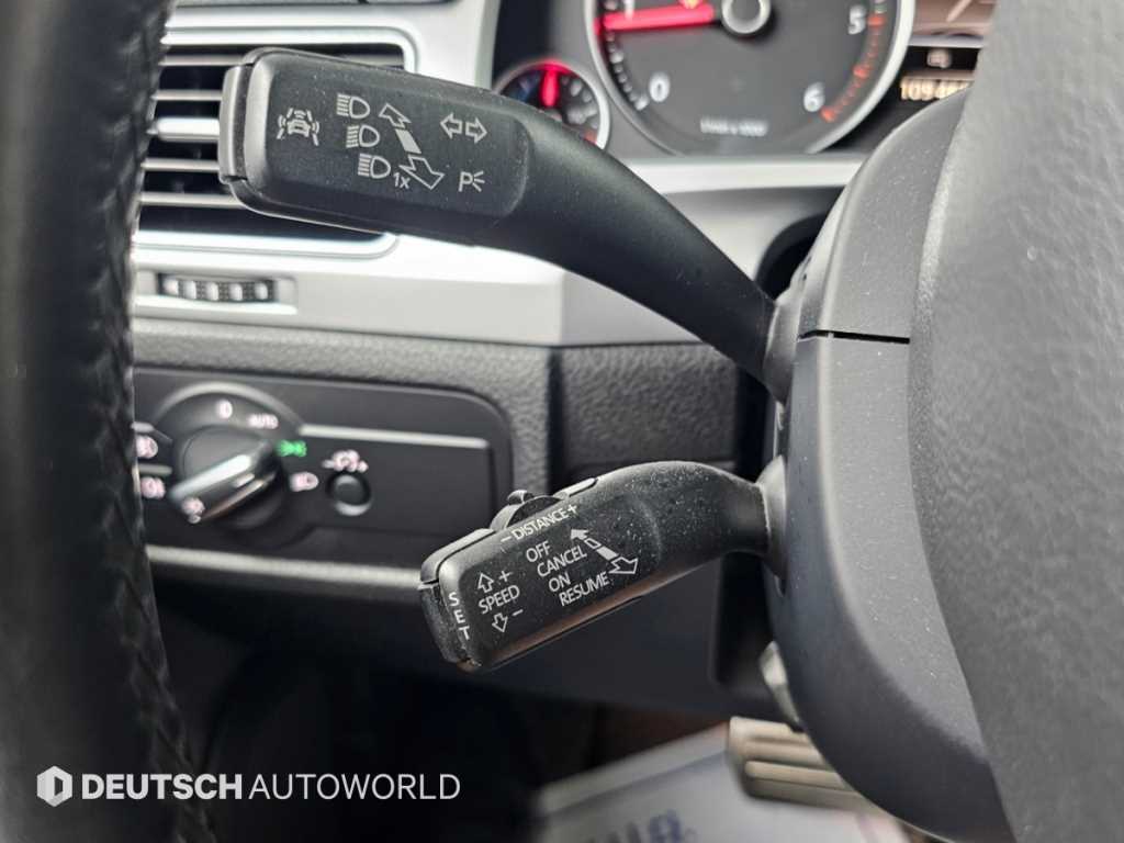 Volkswagen Touareg — photo 17