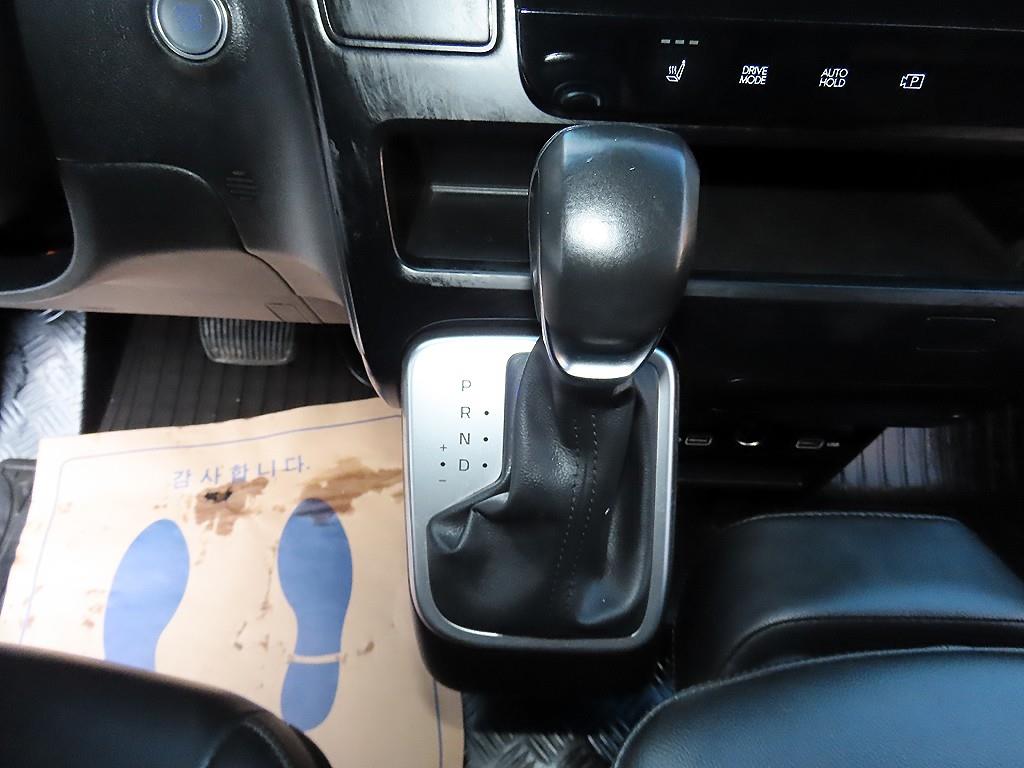 Hyundai Staria — photo 10