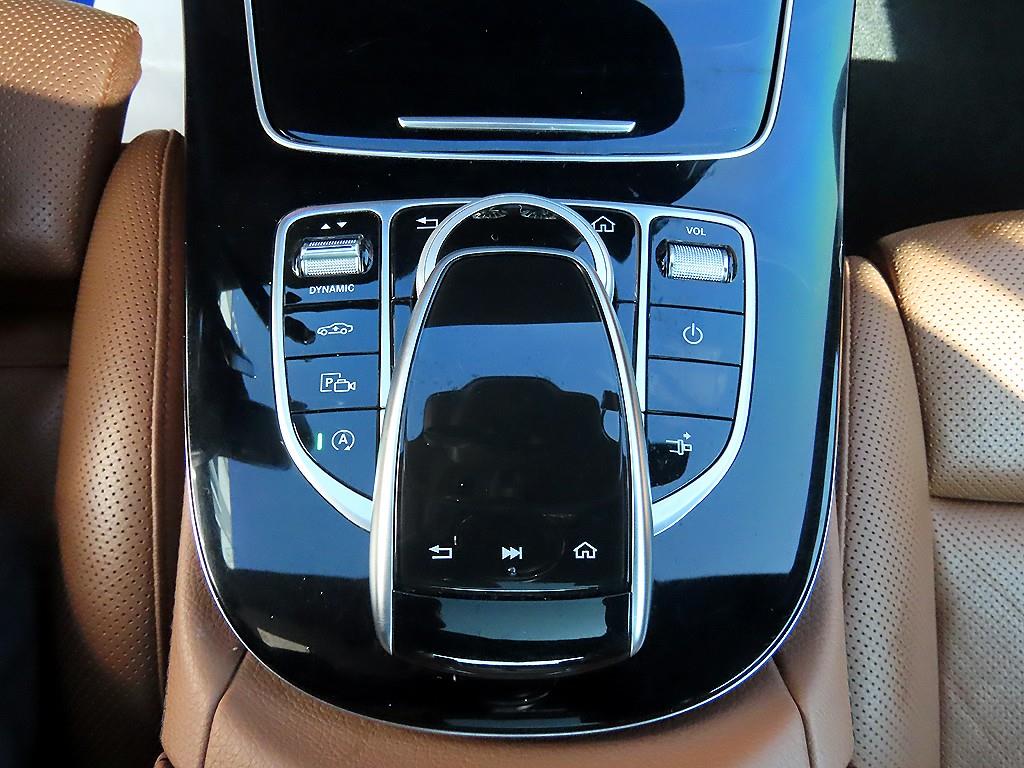 Mercedes-Benz E-Class — photo 14