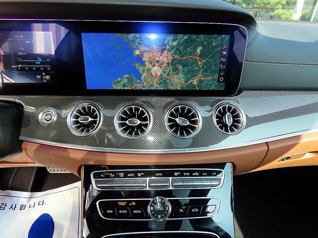 Mercedes-Benz E-Class — photo 15
