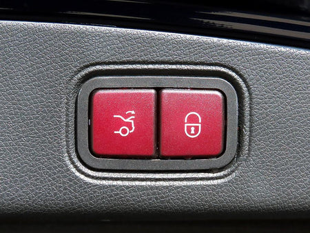 Mercedes-Benz E-Class — photo 16