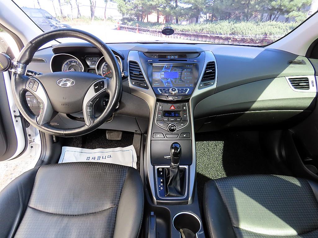Hyundai Avante — photo 07