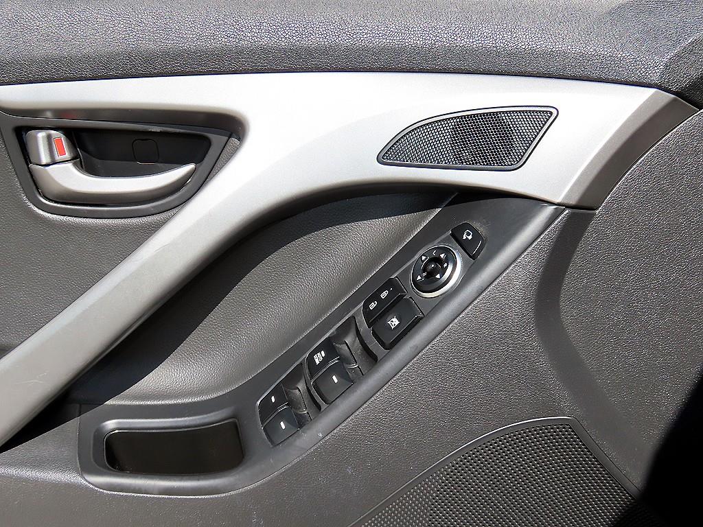 Hyundai Avante — photo 11