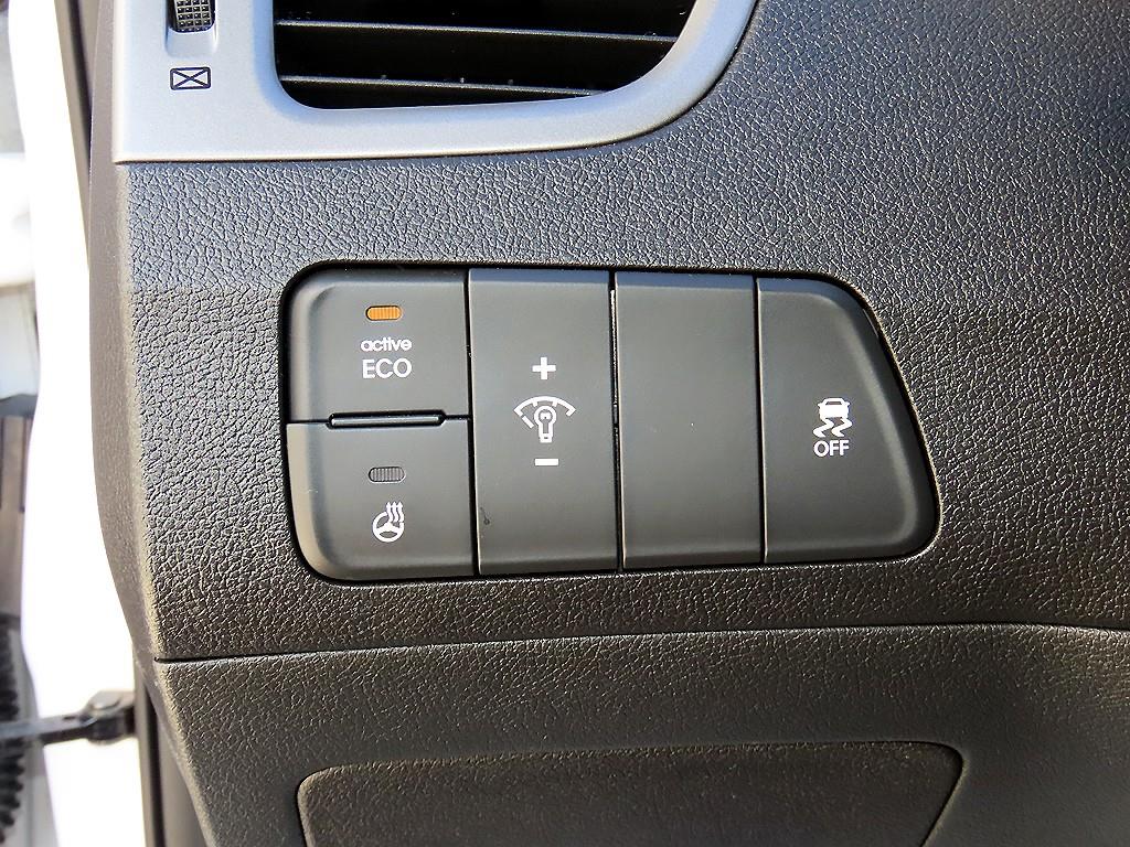 Hyundai Avante — photo 12