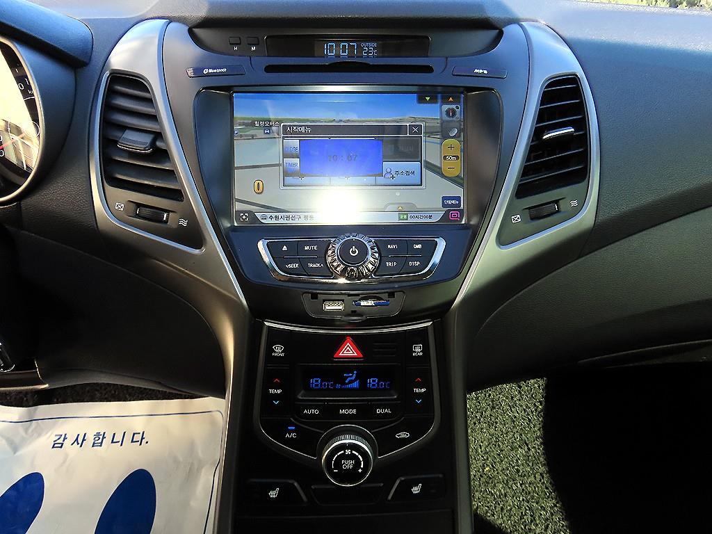 Hyundai Avante — photo 13