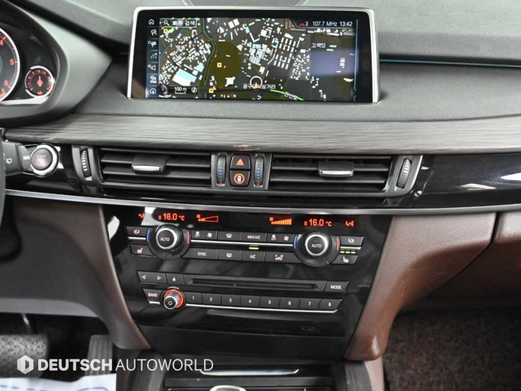 BMW X5 — photo 14