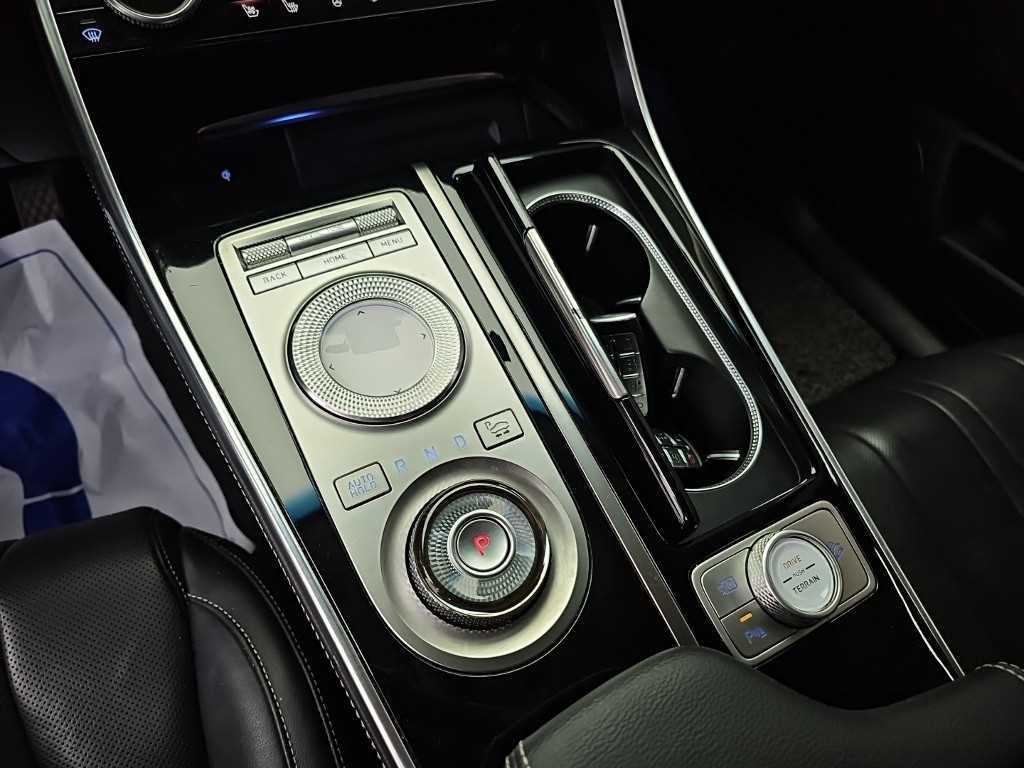 Genesis GV80 — photo 08