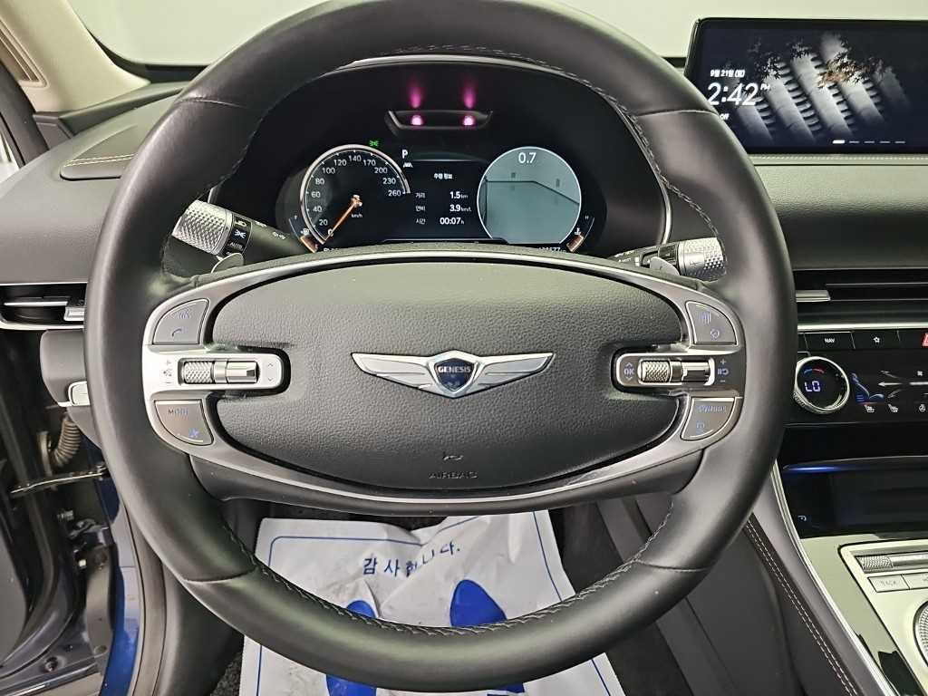 Genesis GV80 — photo 09