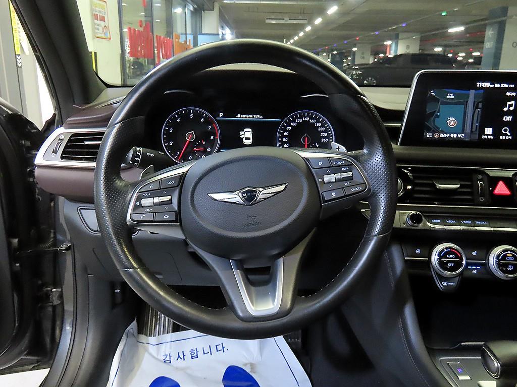 Genesis G70 — photo 08