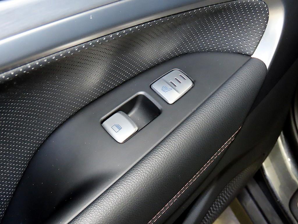 Genesis G70 — photo 16