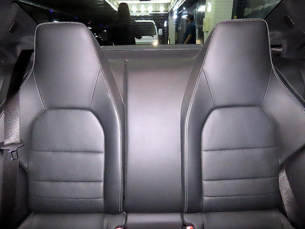 Mercedes-Benz E-Class — photo 07