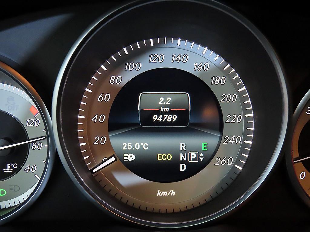 Mercedes-Benz E-Class — photo 09