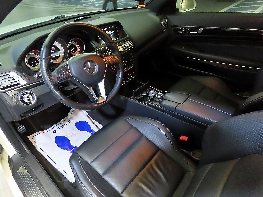 Mercedes-Benz E-Class — photo 10