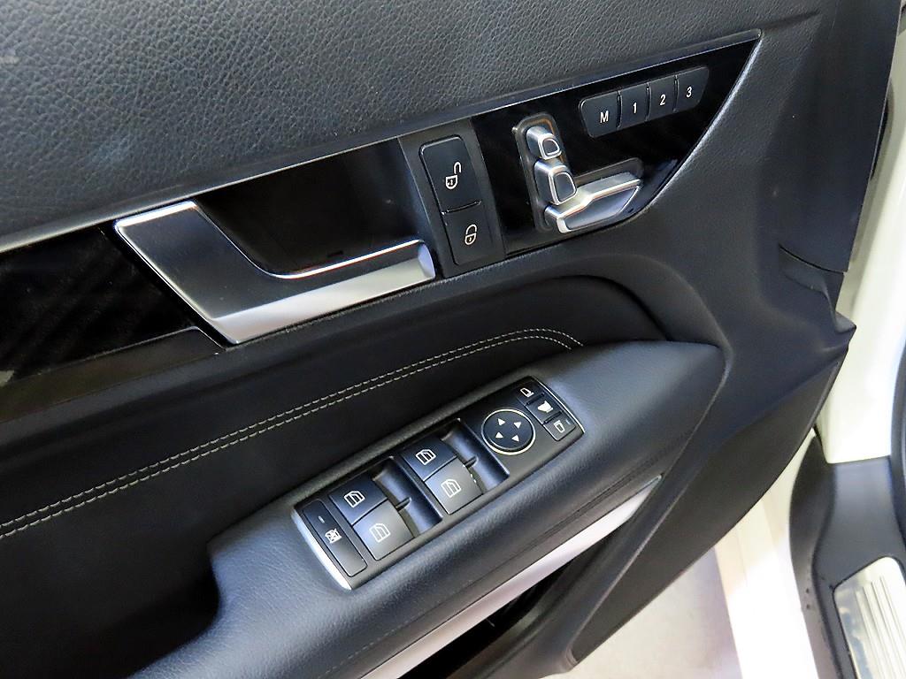 Mercedes-Benz E-Class — photo 13
