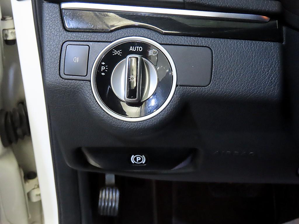 Mercedes-Benz E-Class — photo 14