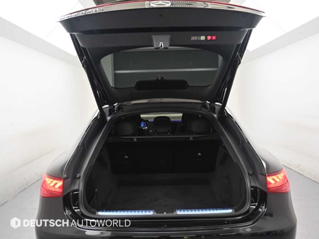 Mercedes-Benz EQS — photo 19