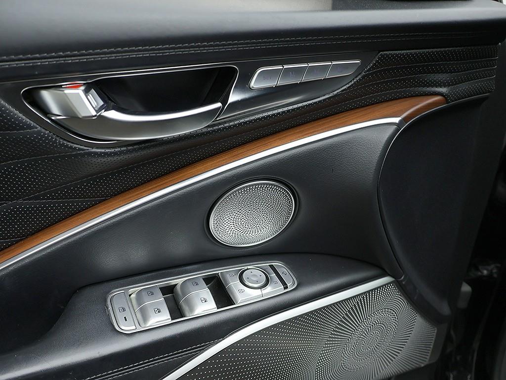 Kia K9 — photo 13