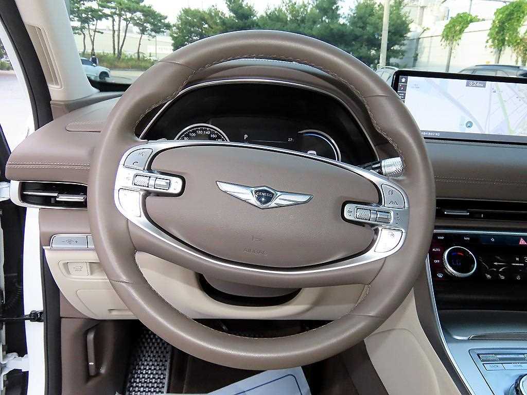 Genesis GV80 — photo 08