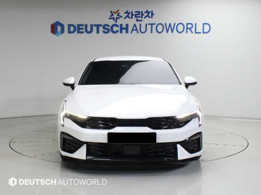 Kia K5 — photo 03