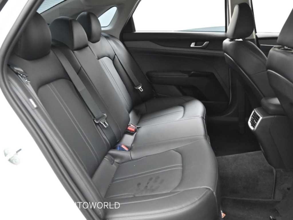 Kia K5 — photo 12
