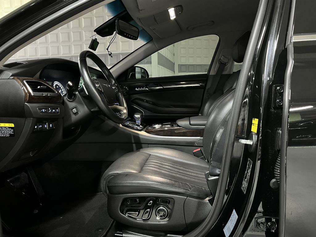 Genesis EQ900 — photo 08